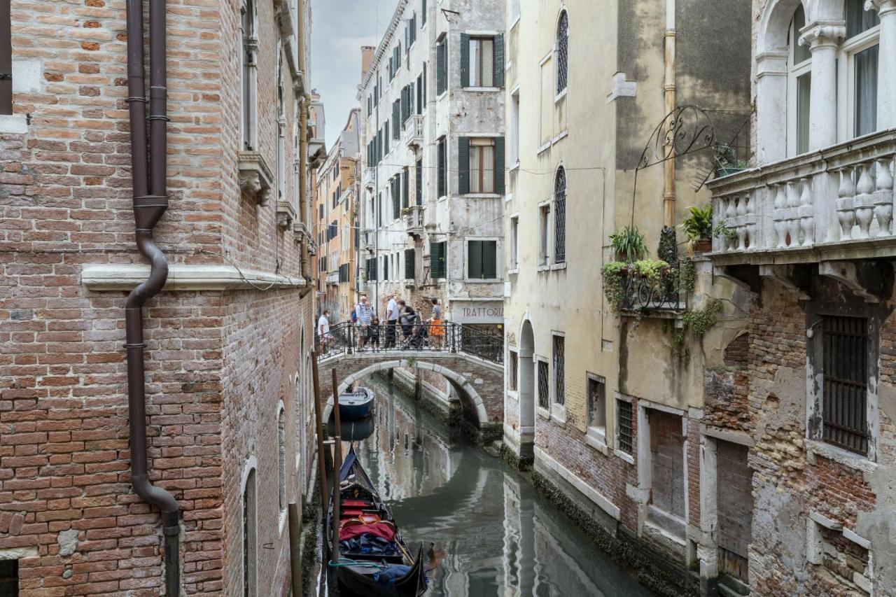 Gondola Luxury - Campo Santi Filippo E Giacomo By Wonderful Italy เวนิส ภายนอก รูปภาพ