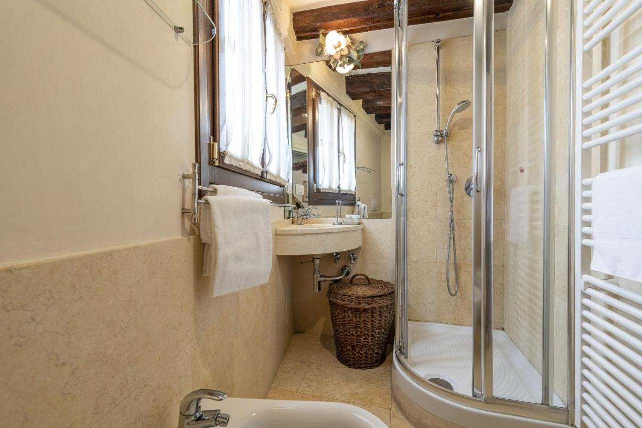 Gondola Luxury - Campo Santi Filippo E Giacomo By Wonderful Italy เวนิส ภายนอก รูปภาพ